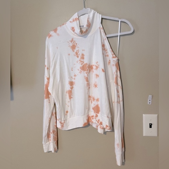 Evereve LA Made Essec Tie Dye Off The Shoulder Mock Neck Top - Picture 2 of 6